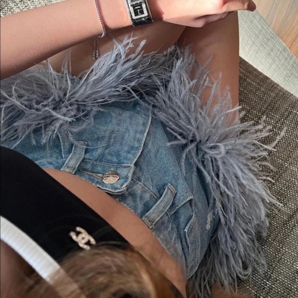 🎉New Denim High Rise Tassel Shorts With Ostrich Gray Feather Trim - Picture 2 of 13
